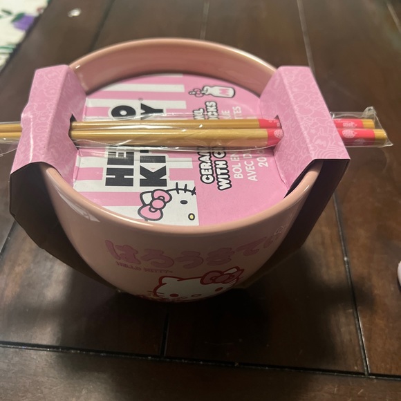 Hello Kitty Ramen bowl with chopsticks - Picture 2 of 4